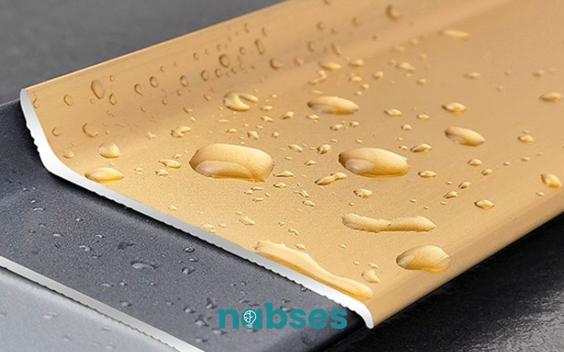 len chân tường nhôm